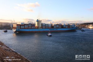 Największy kontenerowiec w historii Gdyni // fot. Tadeusz Urbaniak / www.port.gdynia.pl