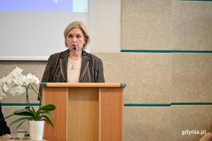 XXXVI sesja Rady Miasta Gdyni. Przemawia Beata Zastawna, przewodnicząca Rady Miasta Gdyni 