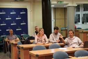 Członkowie i członkinie Rady ds. Mężczyzn&nbsp;podczas grudniowego posiedzenia