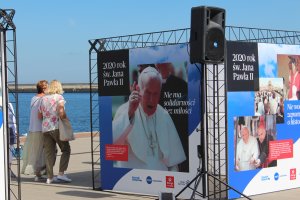 Otwarcie wystawy fotograficznej w Gdyni w hołdzie Janowi Pawłowi II // fot. Magda Śliżewska