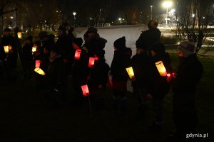 Betlejemskie Światło Pokoju już w gdyńskich domach. Fot. Michał Puszczewicz 