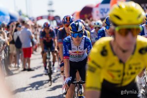 Peleton podczas startu 83. Tour de Pologne 