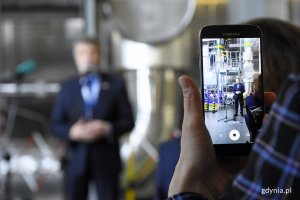  Podpisanie umowy o współpracy rynkowej między spółkami odbyło się na terenie elektrociepłowni w Gdyni, fot. Jan Ziarnicki