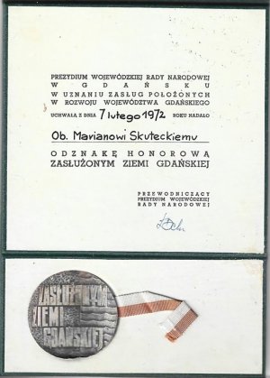 Fot. 5. Dyplomy Mariana Skuteckiego za wieloletnią społeczną i organizacyjną działalność w Zrzeszeniu Prywatnego Handlu i Usług z roku: 1949, 1954, 1969 i odznaczenie „Zasłużonym Ziemi Gdańskiej” z 1972r.