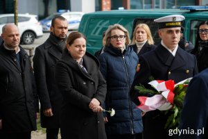 Wieniec składają prezydent Aleksandra Kosiorek, wiceprzewodniczący RMG Ireneusz Trojanowicz oraz radni Agnieszka Tokarska i Marcus da Silva