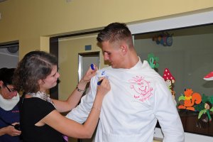 Wiceprezydent Gdyni Katarzyna Gruszecka-Spychała oraz gwiazdy kina odwiedziły dzieci w gdyńskim szpitalu, fot. Michał Kowalski