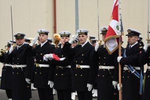 Uroczystość ostatniego opuszczenia bandery na ORP Kondor / fot. Michał Puszczewicz