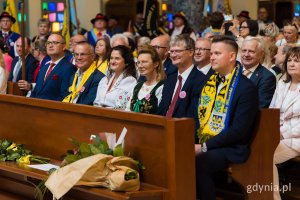 W mszy świętej udział wzięli m.in. (od prawej): Adam Labuhn, prezes gdyńskiego oddziału Zrzeszenia Kaszubsko-Pomorskiego, Rafał Geremek, wiceprezydent Gdyni, Bożena Ugowska, prezes Zrzeszenia Kaszubsko-Pomorskiego, posłanka Dorota Arciszewska-Mielewczyk i wicewojewoda pomorski Emil Rojek