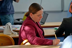 Prezydent Gdyni Aleksandra Kosiorek podczas sesji Rady Dzielnicy Śr&oacute;dmieście