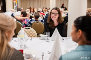 Przy stole z gośćmi posłanka Wioleta Tomczak