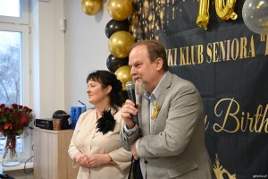 Życzenia składa Maciej Dobbek, przewodniczący Rady Dzielnicy Obłuże