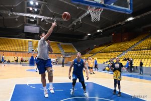 Odważni wygrywają - trening koszykówki // fot. Michał Puszczewicz