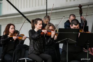 Koncert „Gdynia – morze dźwięków” w wykonaniu orkiestry pod dyrekcją Ariela Ludwiczaka. Fot. Karol Stańczak