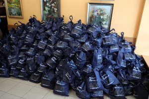 Wolontariusze spakowali 500 paczek dla samotnych i potrzebujących 