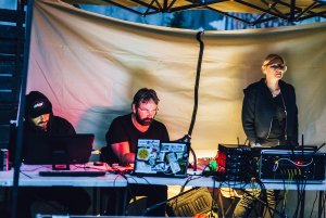 Obsługa techniczna teatru pod prowizaryczną plandeką
