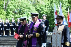 Mieszkańcy Gdyni i samorządowcy uczcili dzisiaj rocznicę zakończenia II wojny światowej w Europie. Uroczystości odbyły się na Cmentarzu Obrońców Wybrzeża w Redłowie. // fot. Jan Ziarnicki
