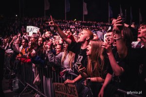 Publiczność na Skwerze Arki Gdynia (fot. Karol Makurat)