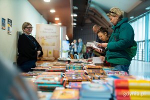 Uczestnicy mogą r&oacute;wnież nabyć wyjątkowe pamiątki i książki (fot. Paweł Budziński)