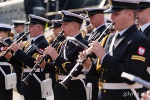 Orkiestra Reprezentacyjna Marynarki Wojennej podczas występu na prezentacji drużyn 83. Tour de Pologne 