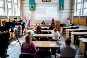 Podpisanie umów na dotacje na rowery elektryczne w Urzędzie Miasta Gdyni (fot. Kamil Złoch)