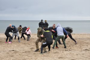 Trenowali na plaży w słusznej sprawie