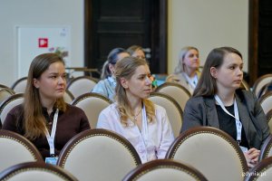 Uczestnicy 3. Konwencji Kobiet Branży Morskiej zgromadzeni w auli Uniwersytetu Morskiego w Gdyni 