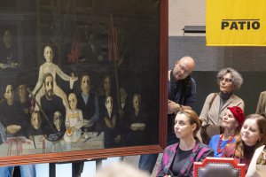 Tw&oacute;rczość profesora Kiejstuta Bereźnickiego. Na zdjęciu (od lewej): zastępczyni prezydent Gdańska Monika Chabior i prezydent Gdyni Aleksandra Kosiorek (fot. Piotr Wittman // gdansk.pl)