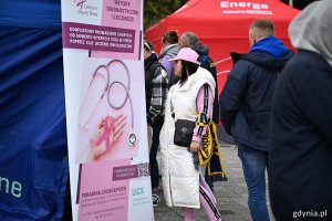 Stoisko Centrum Chorób Piersi UCK w ramach akcji „Pier(w)si #wGdyni” 