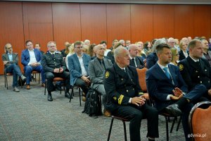 Uczestnicy konferencji na temat materiał&oacute;w niebezpiecznych w Bałtyku zgromadzeni na sali