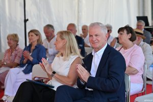 Wśr&oacute;d publiczności siedzą m.in.  senator Sławomir Rybicki i Sonia Draga z Grupy Wydawniczej Sonia Draga
