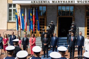 Polsko-szwedzkie rządowe konsultacje w Gdyni. Delegacje na terenie obiekt&oacute;w Akademii Marynarki Wojennej w Gdyni. Donald Tusk i Ulf Kristersson (fot. Kamil Złoch)