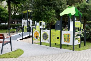 Zestaw zabawek zręcznościowych na placu zabaw