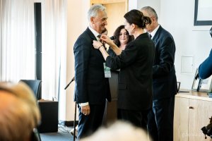 Jubileusz 90-lecia Izby Bawełny w Gdyni – odznaczenia wręcza wojewoda pomorska Beata Rutkiewicz (fot. Kamil Złoch)
