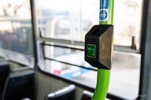 Wnętrze Ikarusa 280T, kt&oacute;ry już znajduje się na zajezdni PKT w Gdyni (fot. Kamil Złoch)