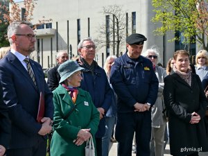 Od lewej: dr Marek Szymaniak - dyrektor IPN w Gdańsku, Emilia Maćkowiak – prezes honorowa stowarzyszenia Rodzina Katyńska i radny miasta Zenon Roda podczas wernisażu wystawy gdańskiego IPN-u „«Sąd nie powinien wyrzec się stosowania terroru...». Sąd Marynarki Wojennej 1945–1990”