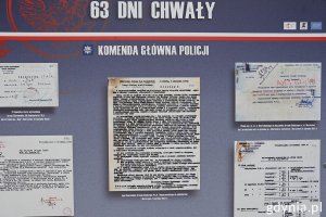 Jedna z plansz prezentowanych na wystawie zawierająca archiwalne dokumenty // fot. Magdalena Czernek