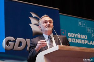 // fot. Dawid Linkowski. Prezydent Gdyni Wojciech Szczurek przemawia na gali konkursu „Gdyński Biznesplan”