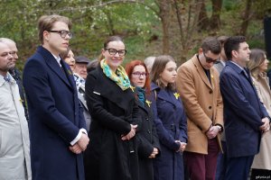 Wiceprzewodniczący Rady Miasta Gdyni Ireneusz Trojanowicz, posłanka Wioleta Tomczak, wiceprzewodnicząca Młodzieżowej Rady Miasta Iga Drzewiecka, wiceprezydent Gdyni Maciej Zielonka i radna miasta Monika Strzałkowska podczas uroczystości