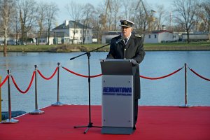 wiceadm. Jarosław Ziemiański – inspektor Marynarki Wojennej podczas uroczystości chrztu i wodowania okrętu ORP „Czajka” 