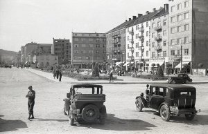 Fotografia z archiwum cyfrowego Muzeum Miasta Gdyni. Skwer Kościuszki w Gdyni w 1938 roku. // fot. Henryk Poddębski