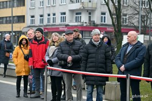 Uczestnicy uroczystości z okazji 25. rocznicy wstąpienia Polski do NATO, które odbyły się przed pomnikiem Polski Morskiej 