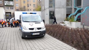   Pokaz sprzętu, jakim na co dzień posługują się strażnicy miejscy i tego nietypowego - służącego do łapania i odstraszania dzikich zwierząt. To tylko niektóre z atrakcji, jakie czekały na dzieci z Przedszkola nr 25, fot. Sławomir Okoń