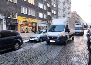 Utrudnienia w ruchu to do tej pory jeden z najbardziej odczuwalnych skutków braku miejsc dla dostawców w centrum Gdyni, fot. ZDiZ