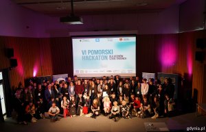 Zdjęcie grupowe wszystkich uczestnik&oacute;w konkursu