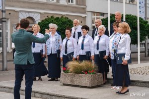 Oprawę muzyczna uroczystości zapewnił chór „Dzwon Kaszubski” pod dyrekcją Stanisława Ładziaka. Fot. Mateusz Dietrich