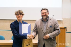 Na zdjęciu (od lewej): Aleksy Żukowski, wiceprzewodniczący  Młodzieżowej Rady Miasta, Tadeusz Szemiot, przewodniczący Rady Miasta (fot. Paweł Budziński)