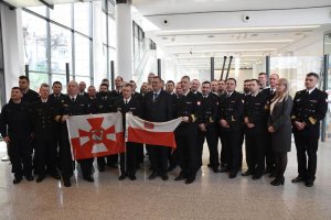 Przekazanie bandery z ORP „Kondor” Muzeum Marynarki Wojennej // fot. Lechosław Dzierżak