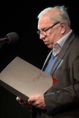 Jerzy Stuhr odczytuje werdykt kapituły 12. edycji Gdyńskiej Nagrody Dramaturgicznej // fot. Roman Jocher