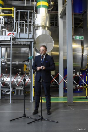 - W Gdyni już mamy czyste powietrze, a podpisana dzisiaj umowa, to dodatkowa gwarancja, że gdyńskie powietrze będzie z roku na rok jeszcze lepszej jakości – mówi Marek Łucyk, wiceprezydent Gdyni ds. rozwoju, fot. Jan Ziarnicki