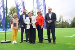 Na zdjęciu m.in.: Mieczysław Lejkowski, dyrektor Centrum Kształcenia Zawodowego i Ustawicznego nr 2 w Gdyni, prezydent Gdyni Aleksandra Kosiorek i dyrektor zarządzający ds. kultury i aktywności mieszkańc&oacute;w Mariusz Bzdęga